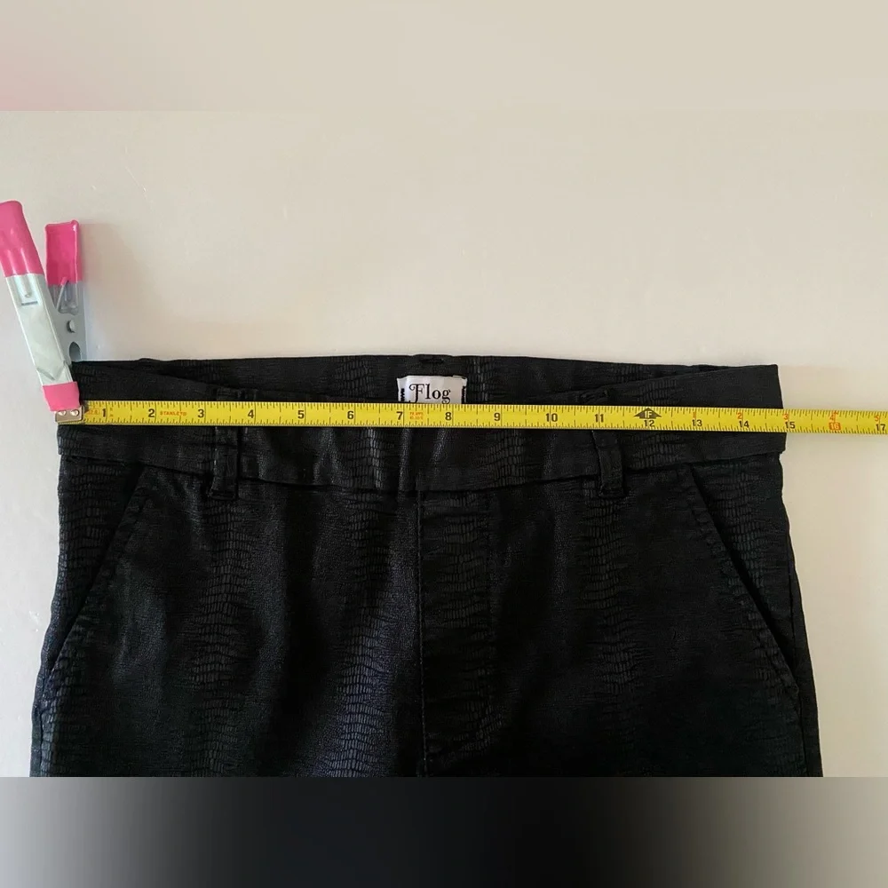 Flog Skinny Pants Limited Collection  Black Snakeskin Women’s Size 28